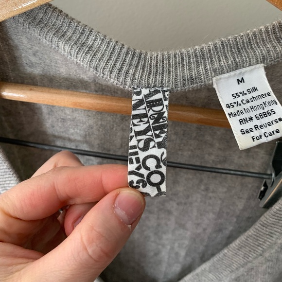 Silk and cashmere sweater. - Picture 5 of 6